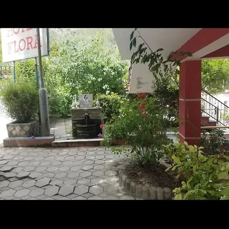 Flora 公寓